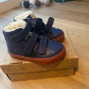 Veja toddler leather winter sneakers | size 6-7